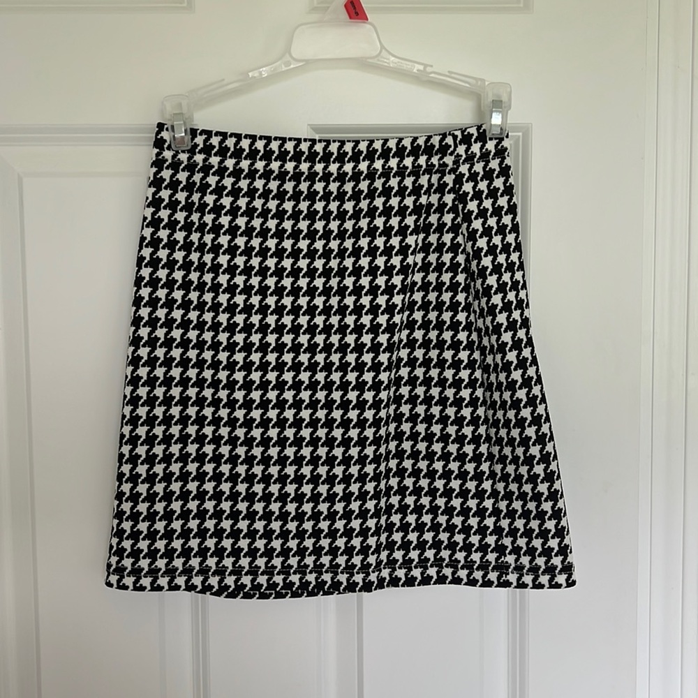 Black and white women’s dress skirt